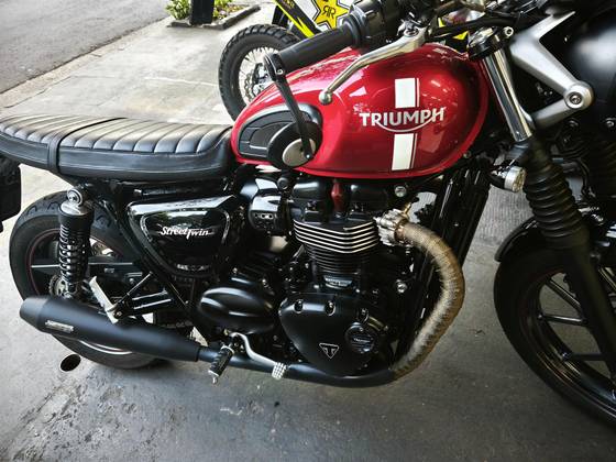 TRIUMPH STREET TWIN 